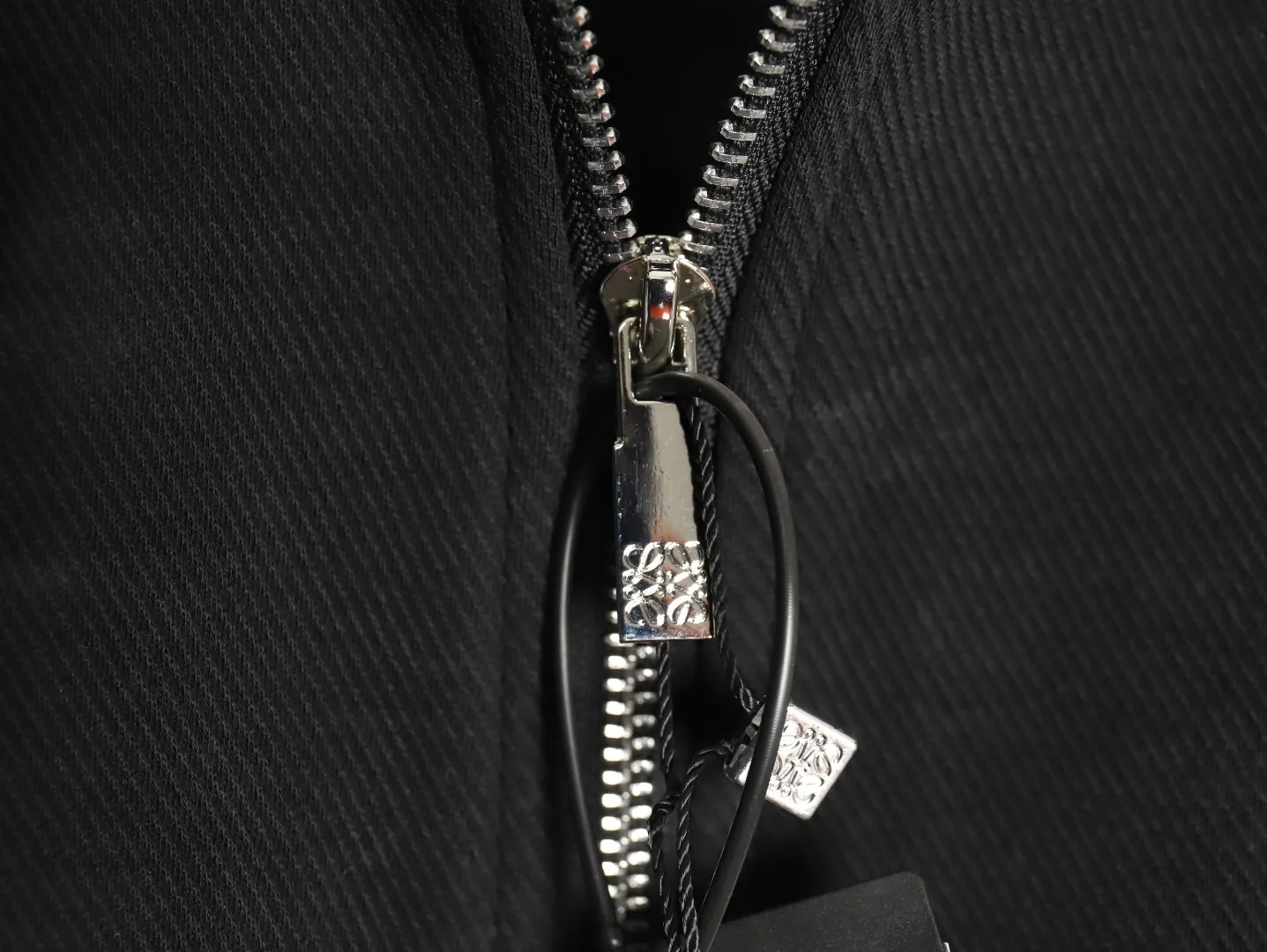 【LOEWE 公式旗艦店】ロエベ  ジャケット着 好評に付き再入荷 241224