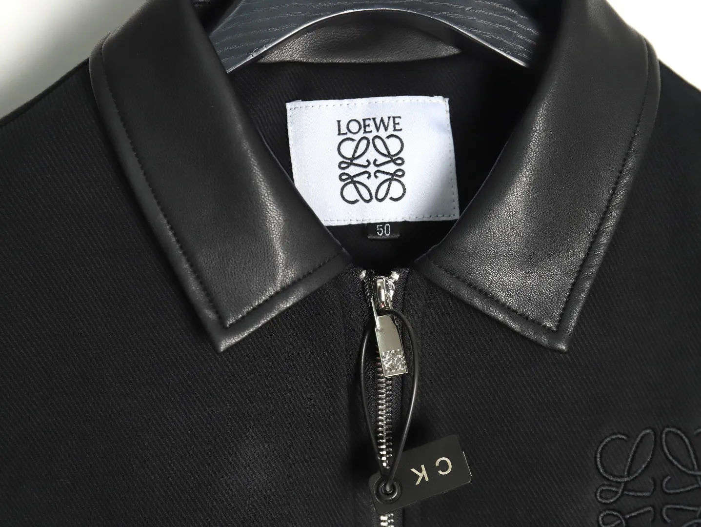 【LOEWE 公式旗艦店】ロエベ  ジャケット着 好評に付き再入荷 241224
