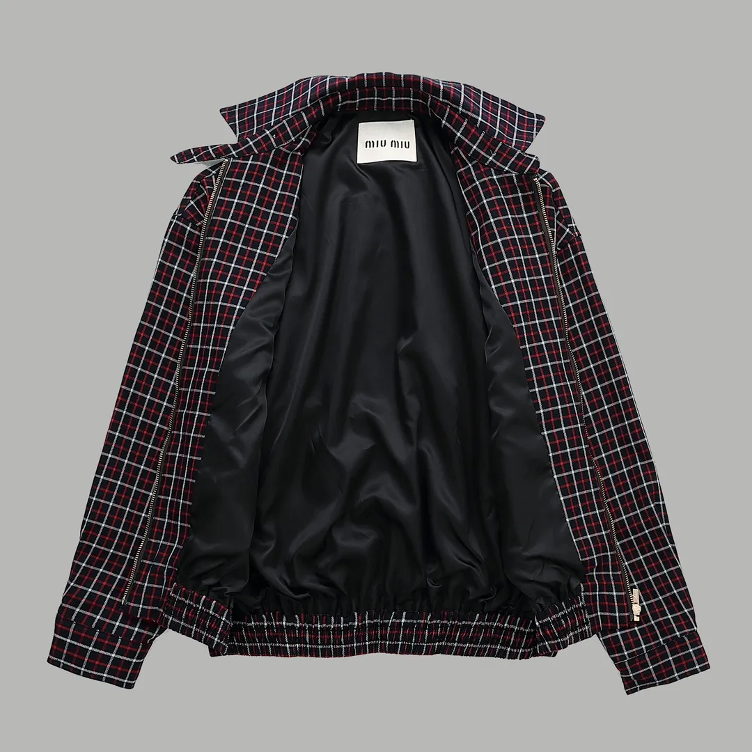 【Miumiu 公式旗艦店】 ミュウミュウ   ジャケット着  スウェット ご好評に付き再入荷！241122