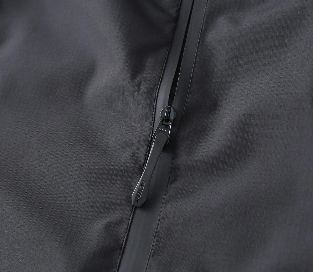 【ARCTERYX  公式旗艦店】アークテリクス  ジャケット着 ご好評に付き再入荷！250107