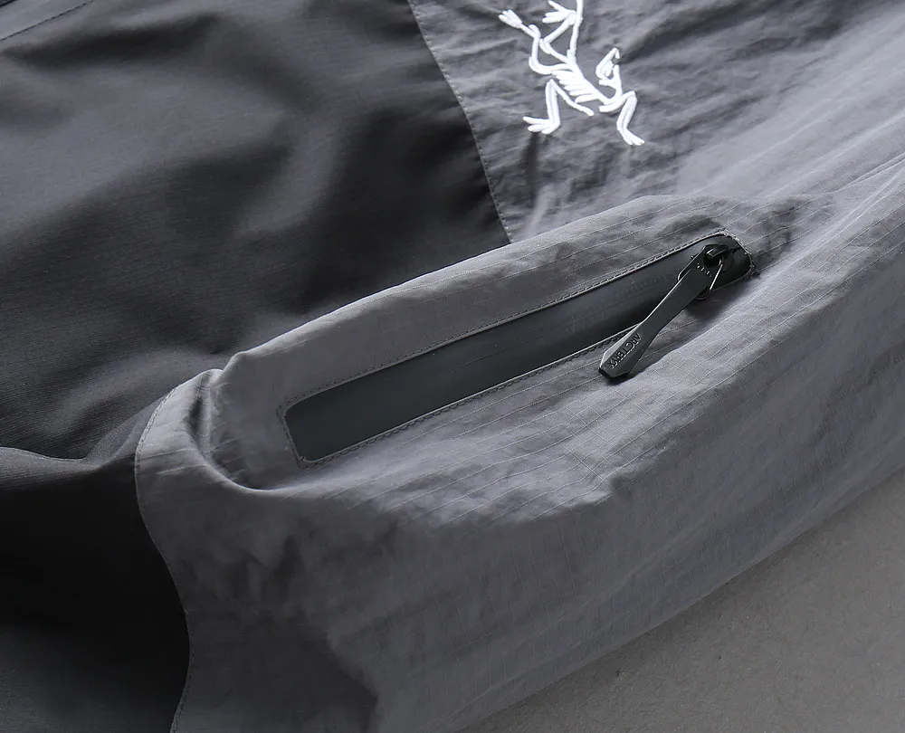【ARCTERYX  公式旗艦店】アークテリクス  ジャケット着 ご好評に付き再入荷！250107