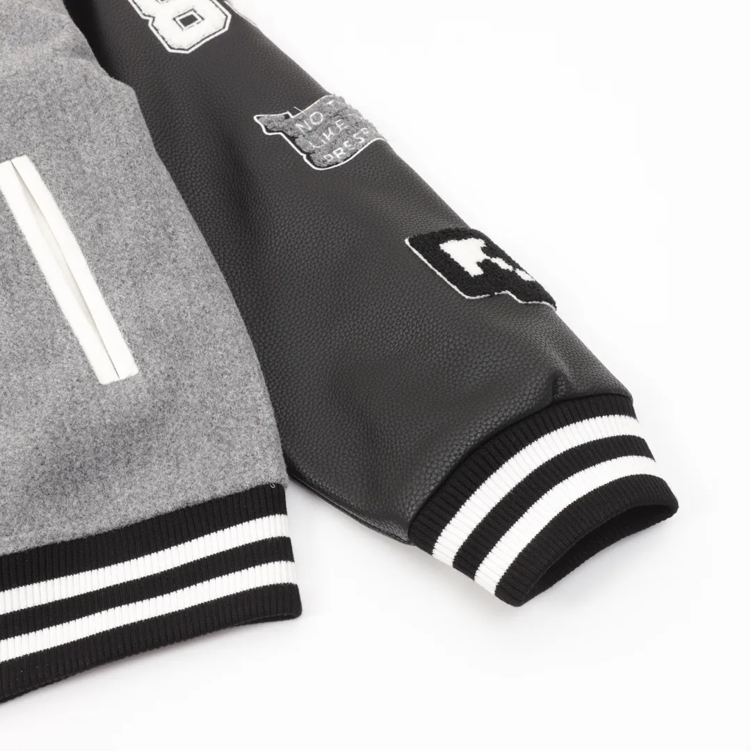 【ThomBrowne  公式旗艦店】トムブラウン  ジャケット着 好評に付き再入荷！250106
