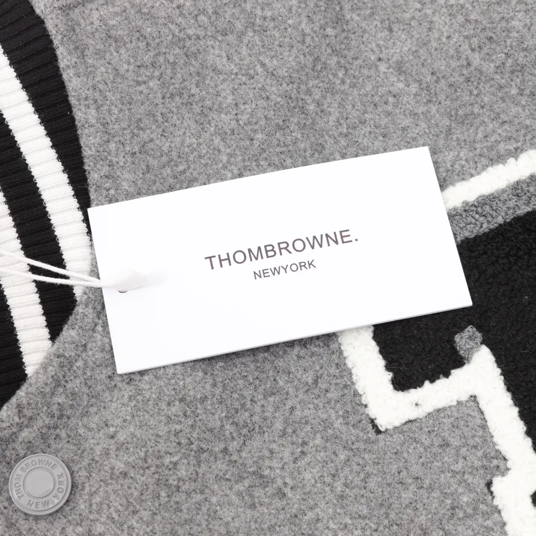 【ThomBrowne  公式旗艦店】トムブラウン  ジャケット着 好評に付き再入荷！250106
