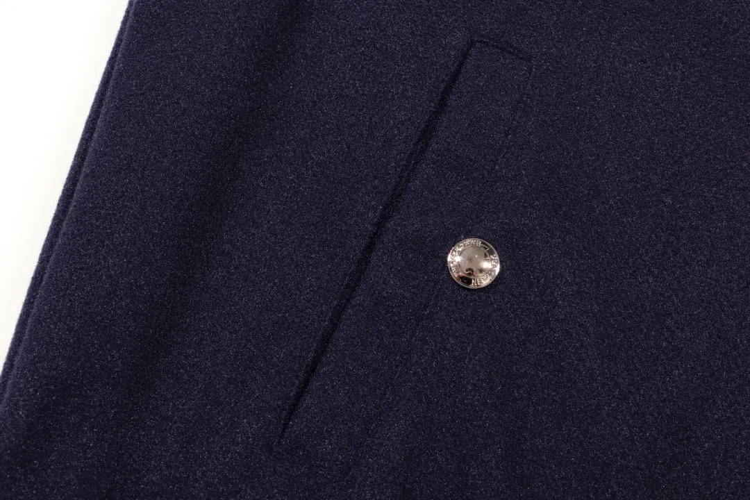 【ThomBrowne  公式旗艦店】トムブラウン  ジャケット着 好評に付き再入荷！250106