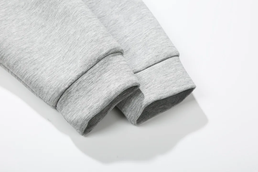 【ThomBrowne  公式旗艦店】トムブラウン  ジャケット着 好評に付き再入荷！250106