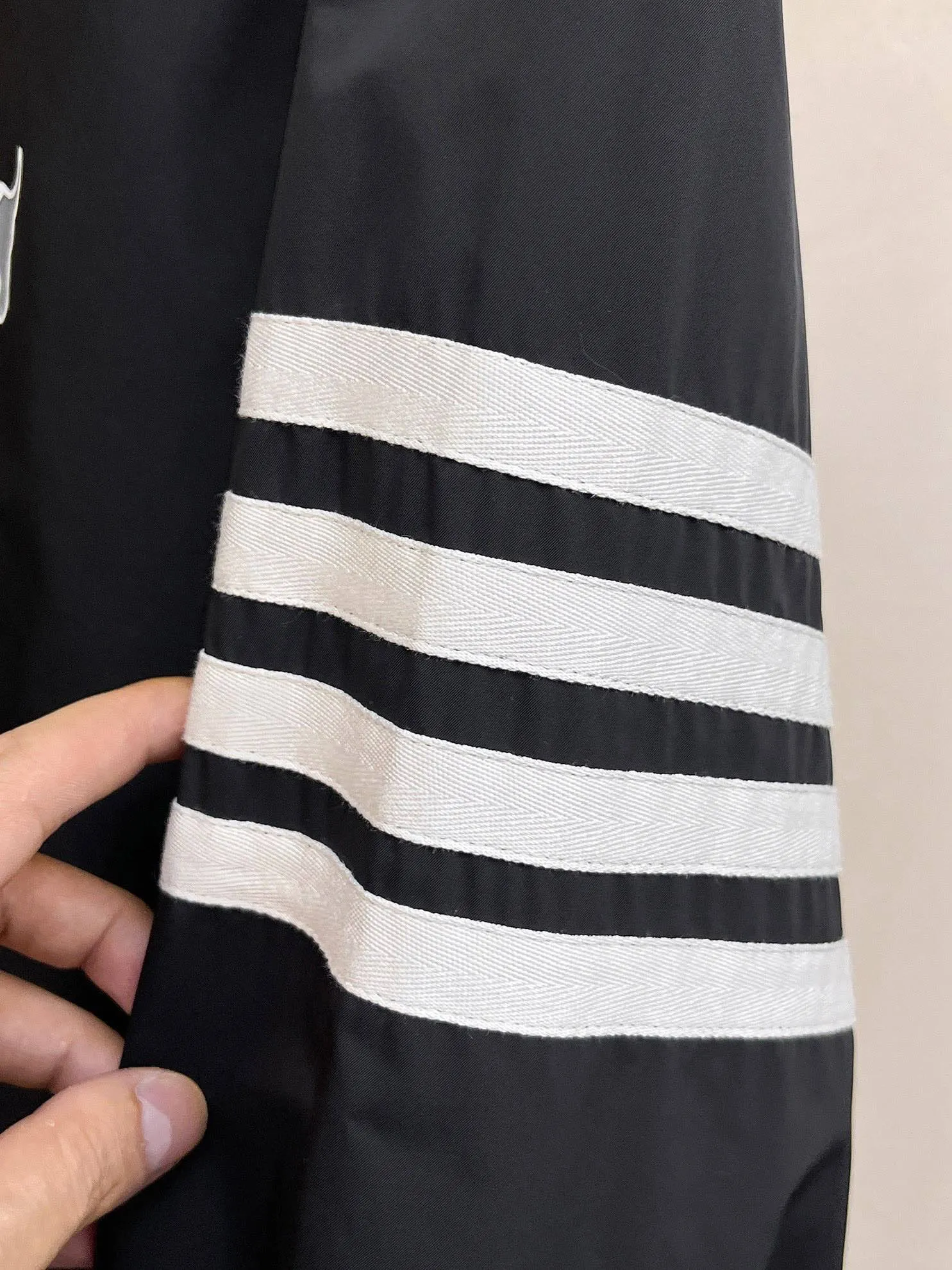 【ThomBrowne 公式旗艦店】トムブラウン   ジャケット着ご好評に付き再入荷！250106