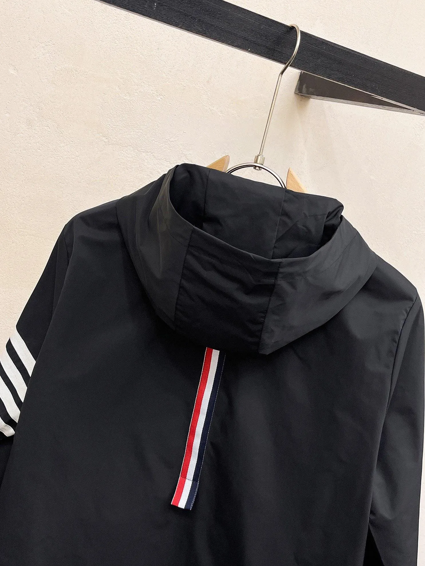 【ThomBrowne 公式旗艦店】トムブラウン   ジャケット着ご好評に付き再入荷！250106