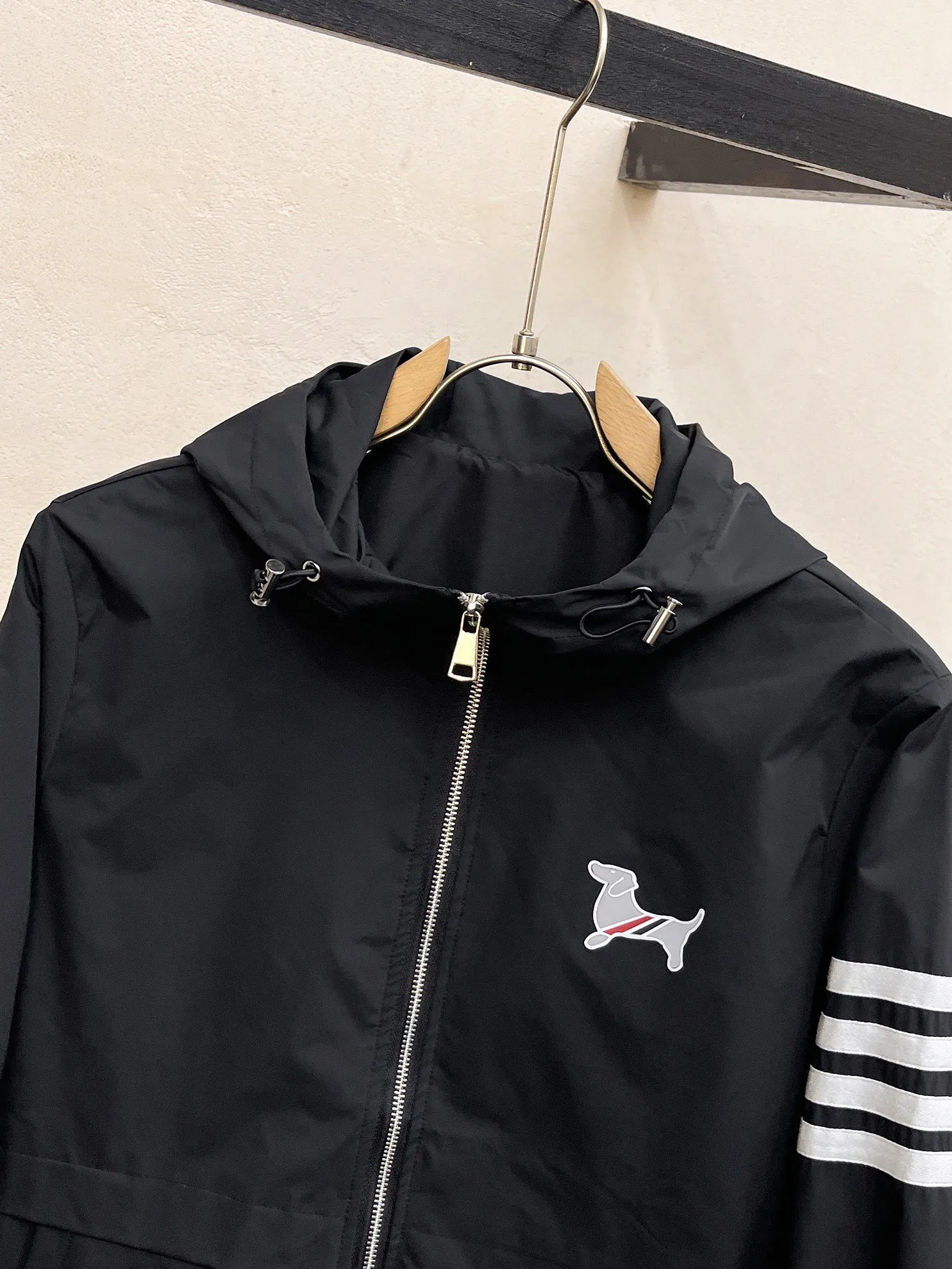 【ThomBrowne 公式旗艦店】トムブラウン   ジャケット着ご好評に付き再入荷！250106