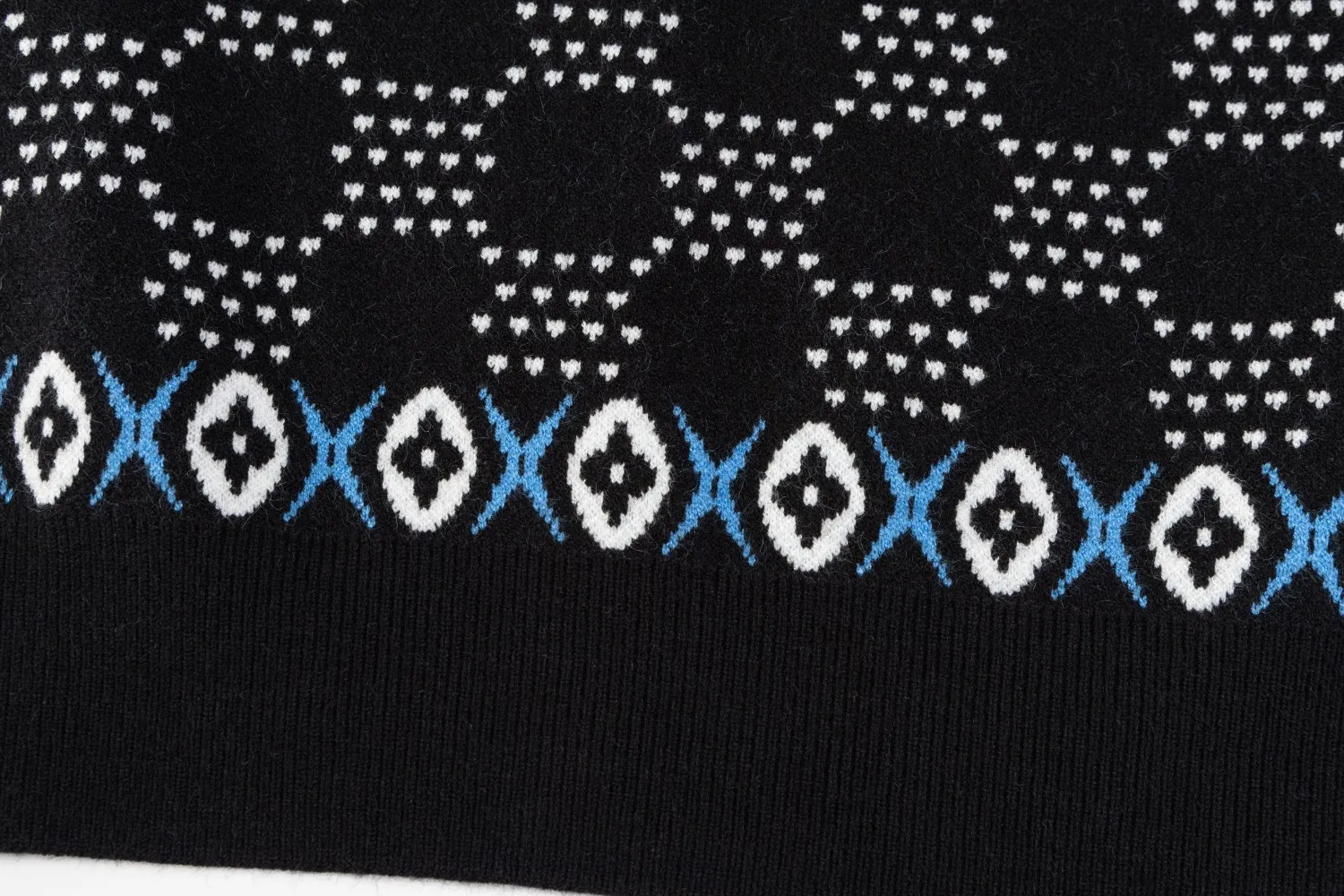 LV【LOUIS VUITTON 公式旗艦店】ルイヴィトン  セーター好評に付き再入荷！241128