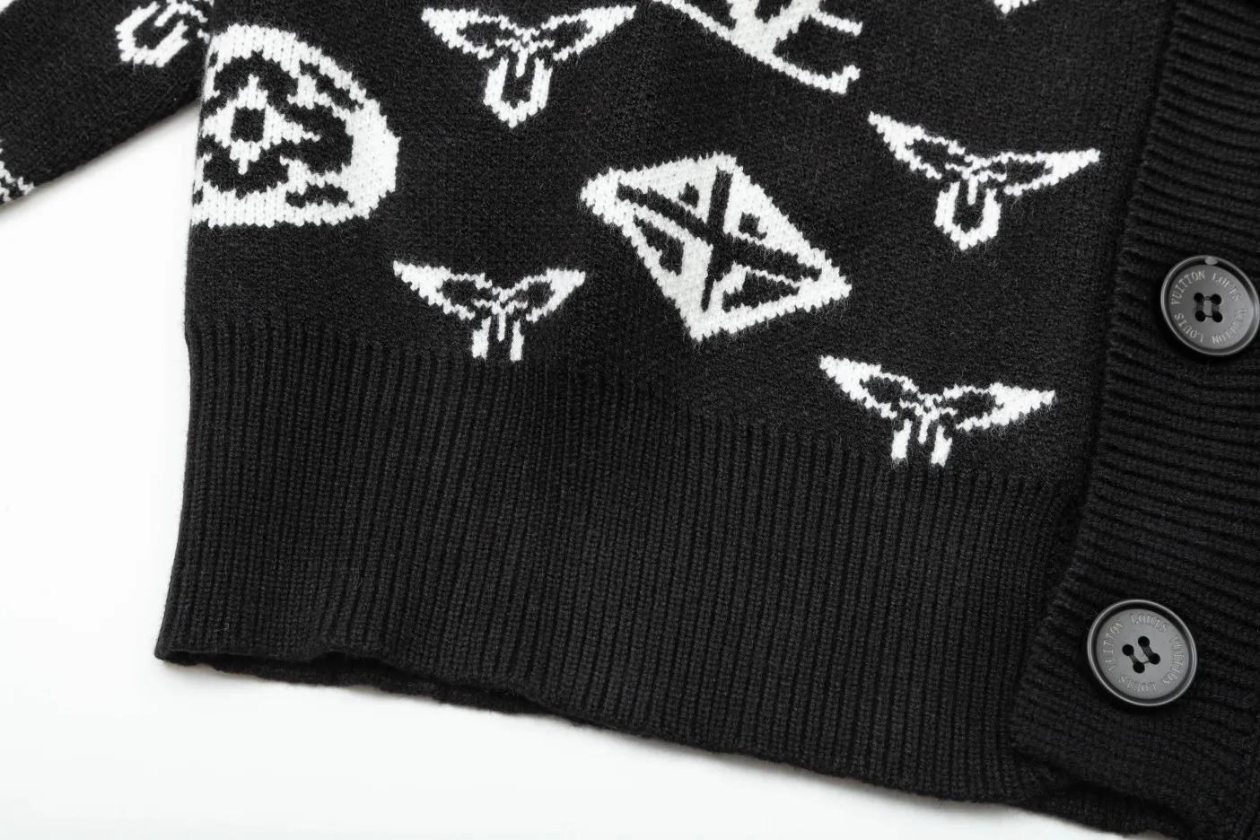 LV 【LOUIS VUITTON 公式旗艦店】ルイヴィトン  セーター好評に付き再入荷！ 240927