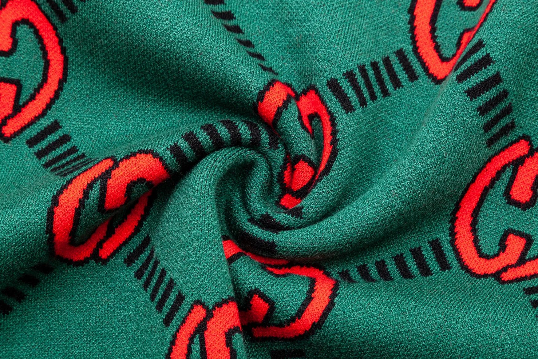 【GUCCI  公式旗艦店】グッチ  セーター好評に付き再入荷！ 241104
