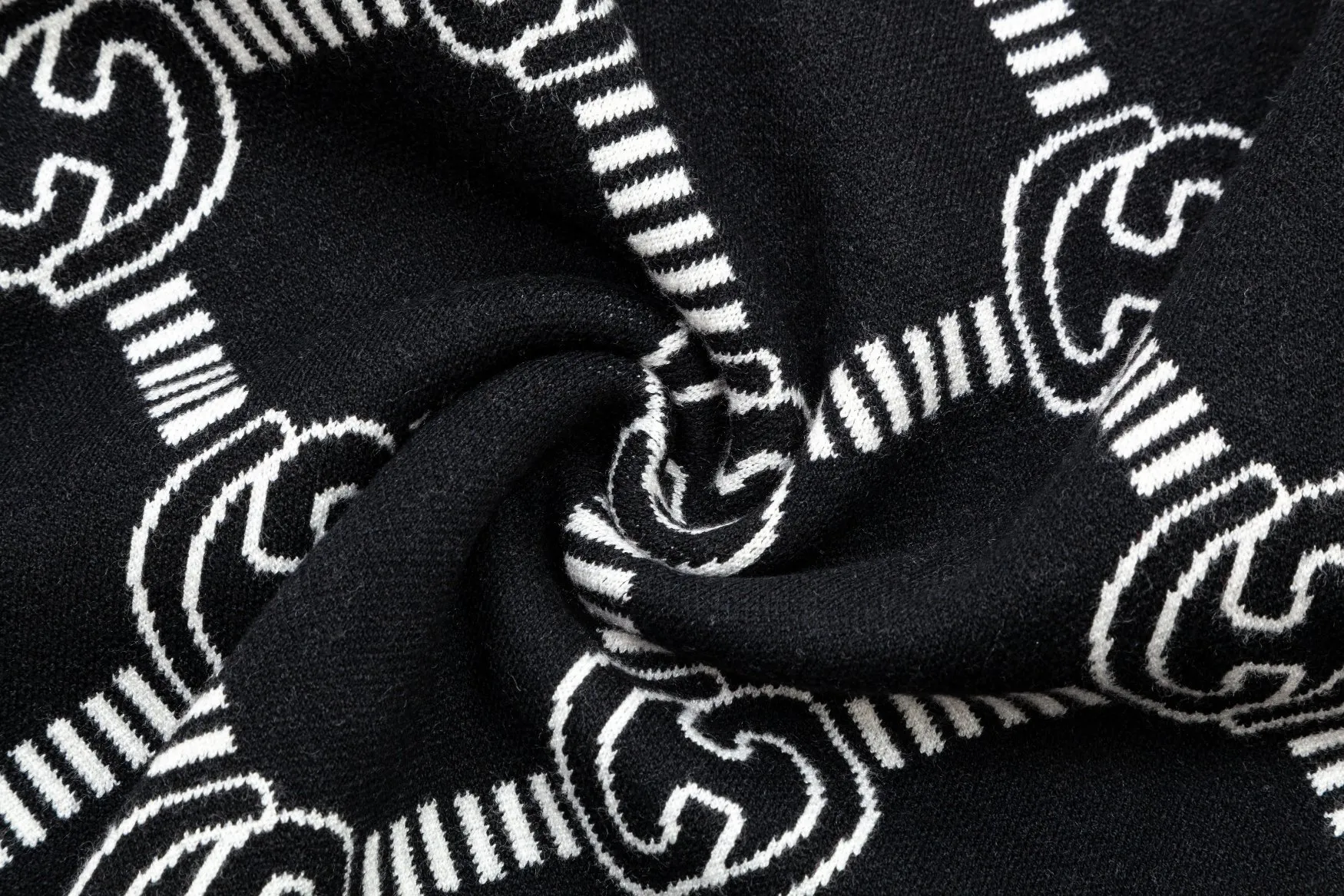 【GUCCI 公式旗艦店】グッチ  セーター好評に付き再入荷！ 240928