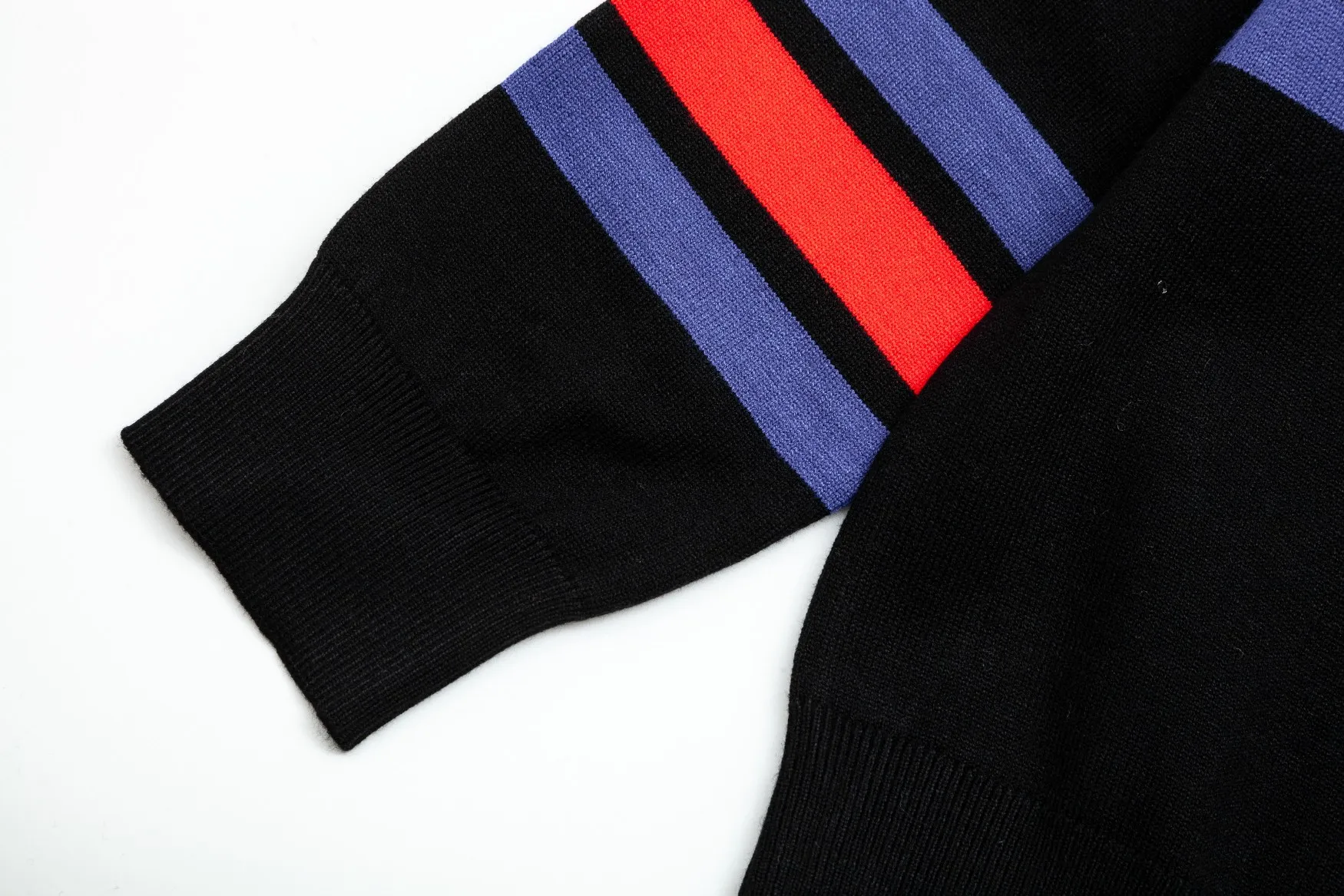 【GUCCI 公式旗艦店】グッチ  セーター好評に付き再入荷！ 240928
