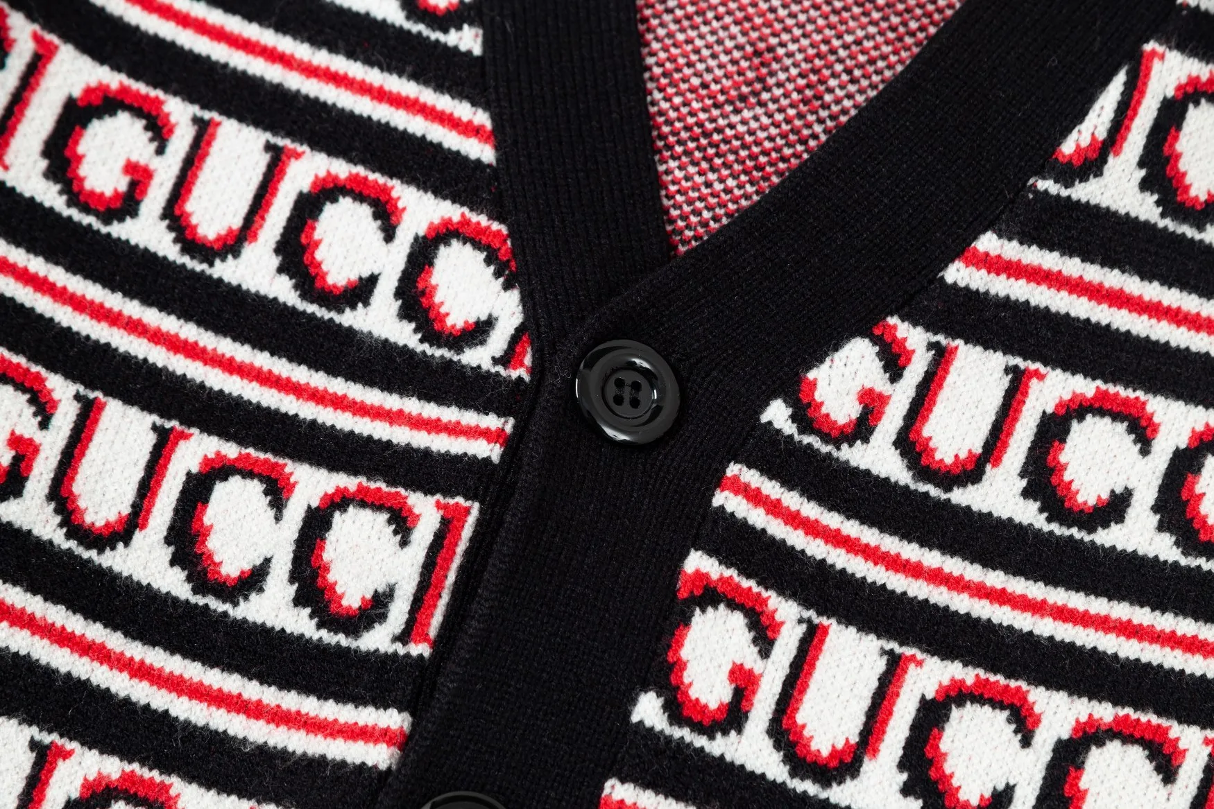 【GUCCI 公式旗艦店】グッチ  セーター好評に付き再入荷！ 240928