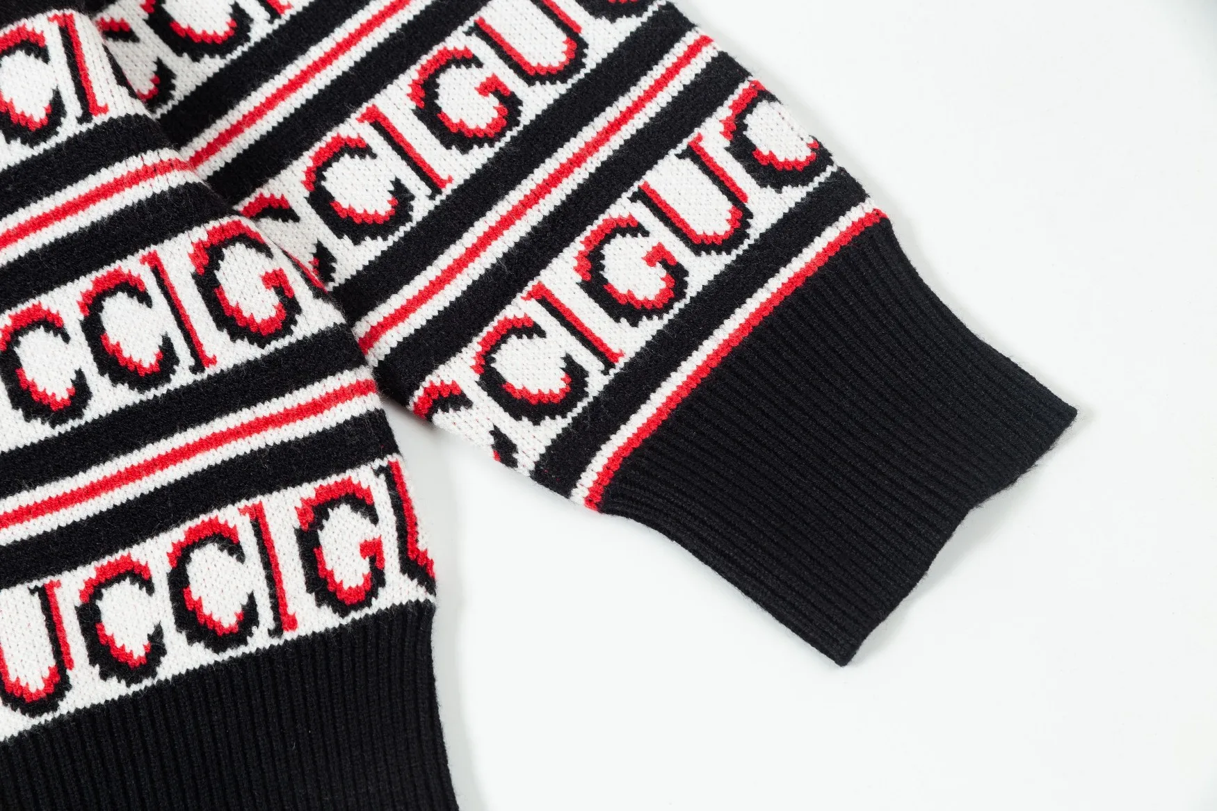 【GUCCI 公式旗艦店】グッチ  セーター好評に付き再入荷！ 240928