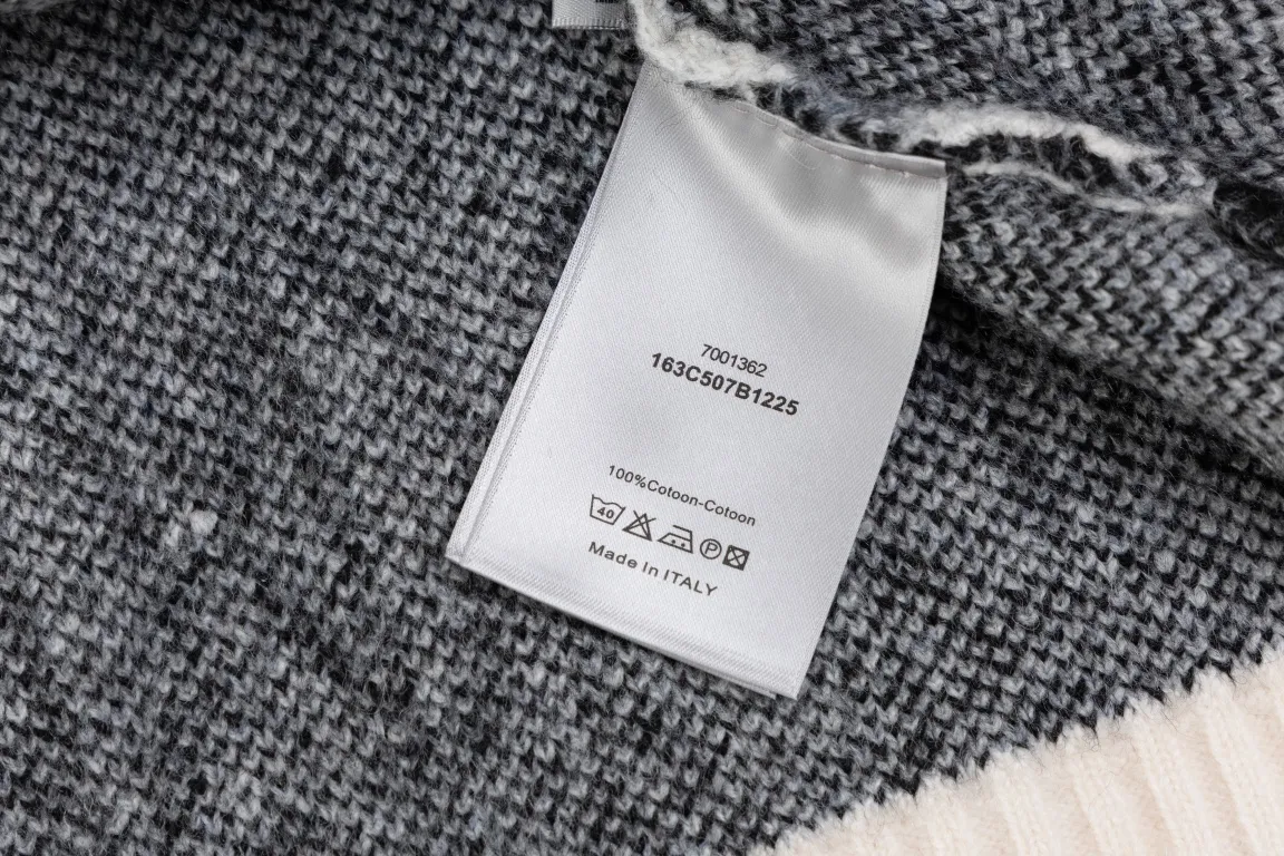 【DIOR 公式旗艦店】ディオール  セーター好評に付き再入荷！250108