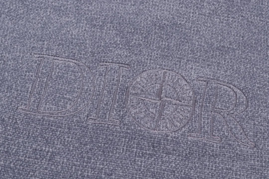 【DIOR  公式旗艦店】ディオール  セーター好評に付き再入荷！250108