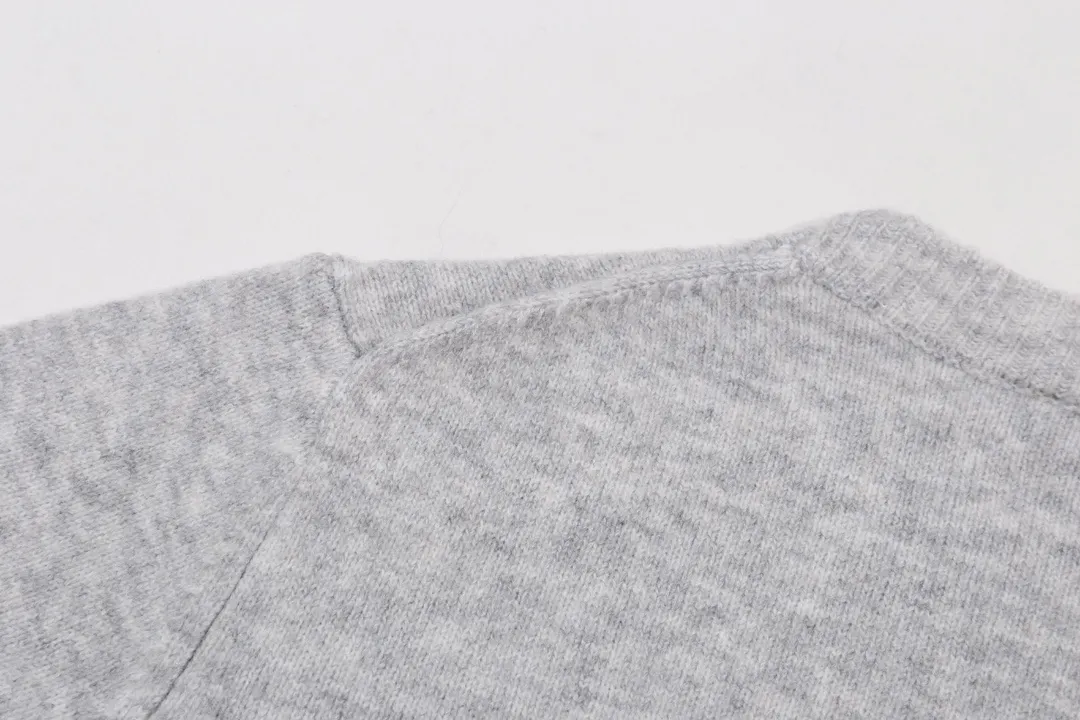 【DIOR 公式旗艦店】ディオール  セーター好評に付き再入荷！ 241031