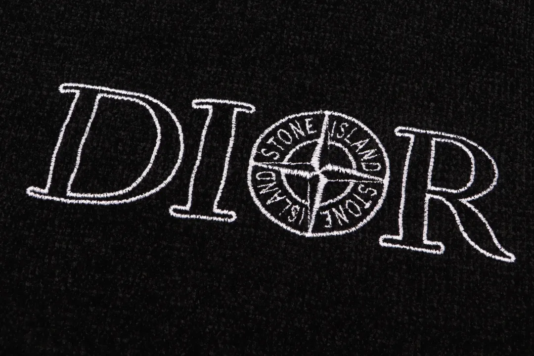 【DIOR  公式旗艦店】ディオール  セーター好評に付き再入荷！ 241031