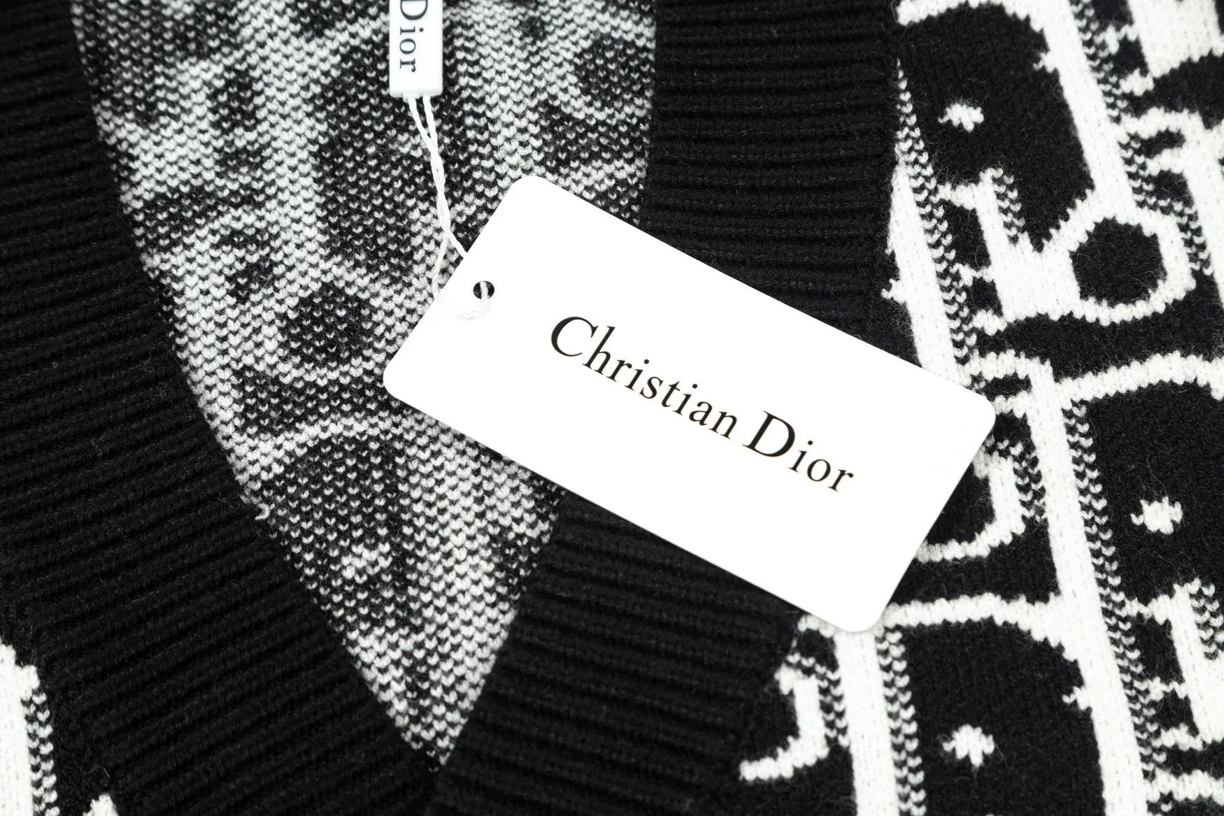 【DIOR 公式旗艦店】ディオール   セーター好評に付き再入荷！ 240929