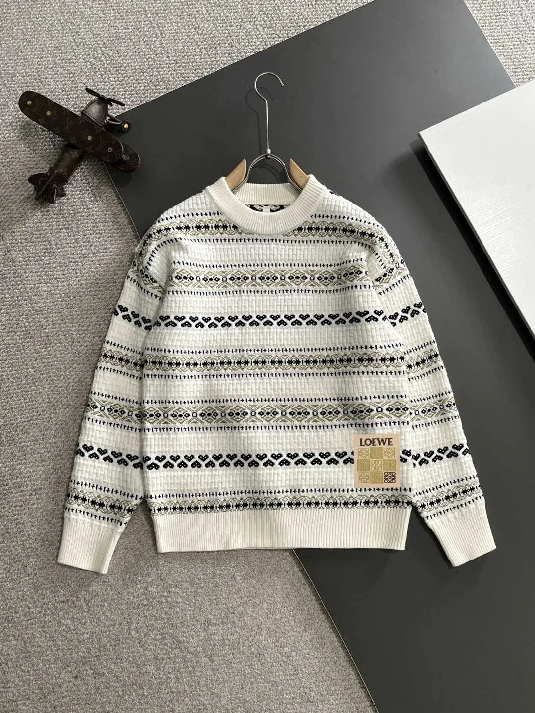 【LOEWE  公式旗艦店】ロエベ  ジャケット着 ご好評に付き再入荷！250109