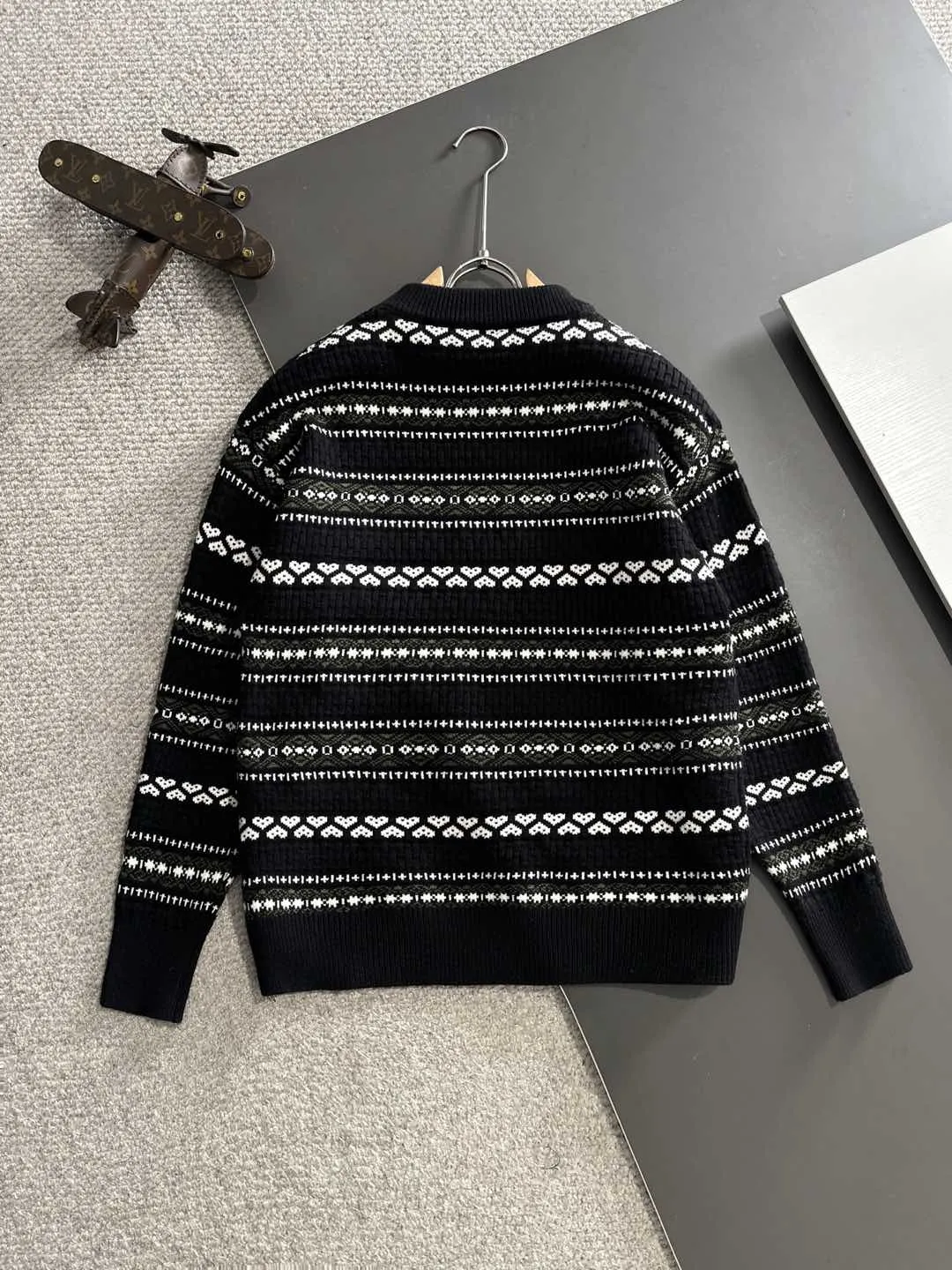 【LOEWE  公式旗艦店】ロエベ  ジャケット着 ご好評に付き再入荷！250109