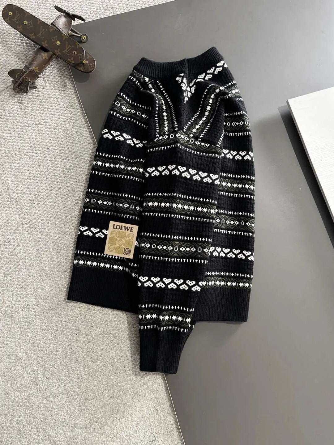 【LOEWE  公式旗艦店】ロエベ  ジャケット着 ご好評に付き再入荷！250109