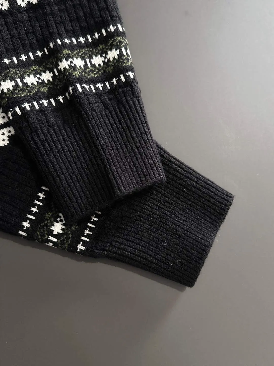 【LOEWE  公式旗艦店】ロエベ  ジャケット着 ご好評に付き再入荷！250109