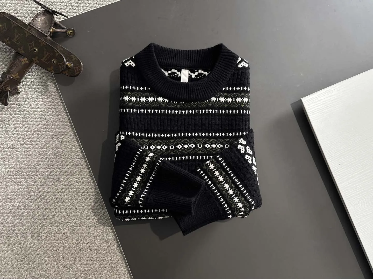 【LOEWE  公式旗艦店】ロエベ  ジャケット着 ご好評に付き再入荷！250109