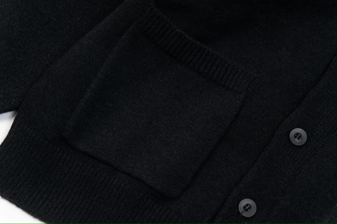 【BURBERRY 公式旗艦店】バーバリー  セーター好評に付き再入荷！241231