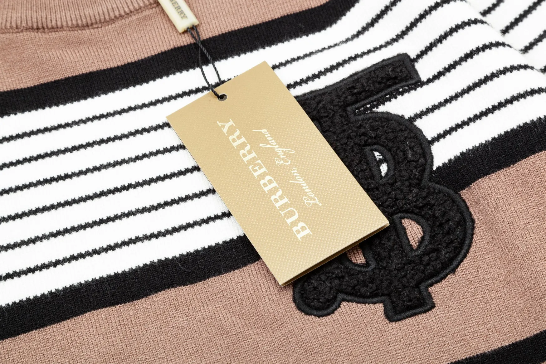 【BURBERRY 公式旗艦店】バーバリー   セーター好評に付き再入荷！ 240930