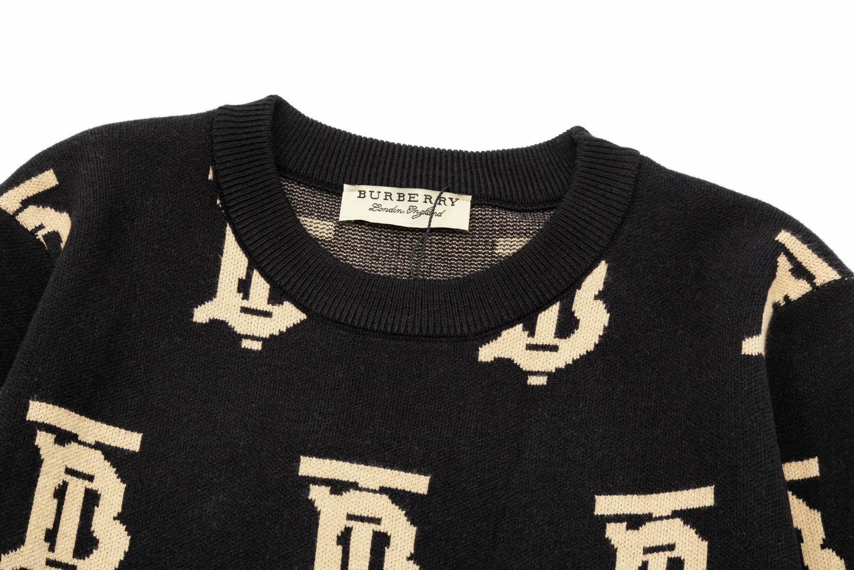 【BURBERRY 公式旗艦店】バーバリー   セーター好評に付き再入荷！ 240930