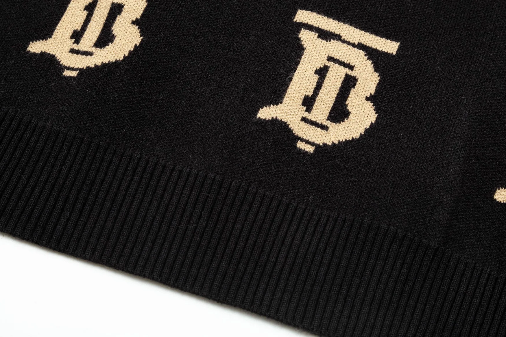 【BURBERRY 公式旗艦店】バーバリー   セーター好評に付き再入荷！ 240930