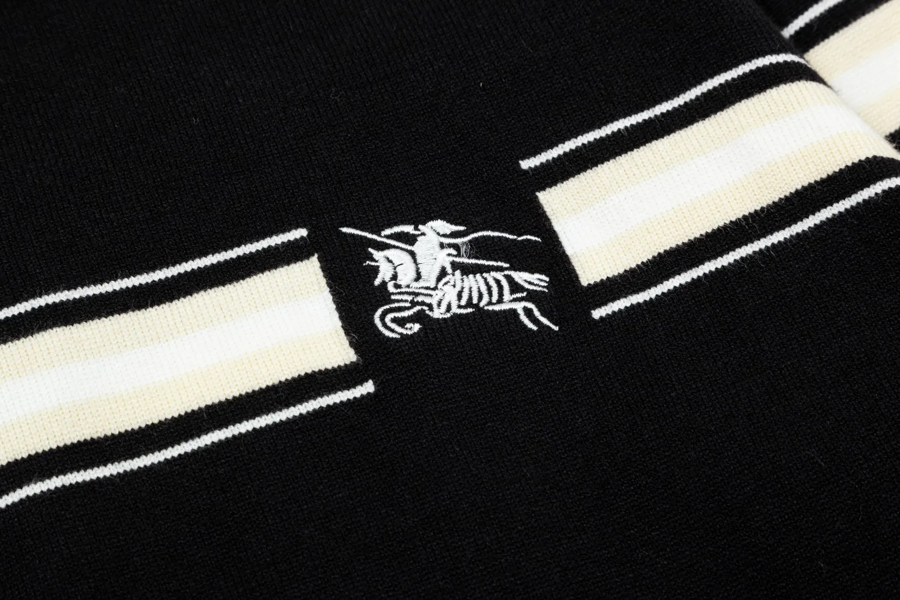 【BURBERRY 公式旗艦店】バーバリー   セーター好評に付き再入荷！ 240930