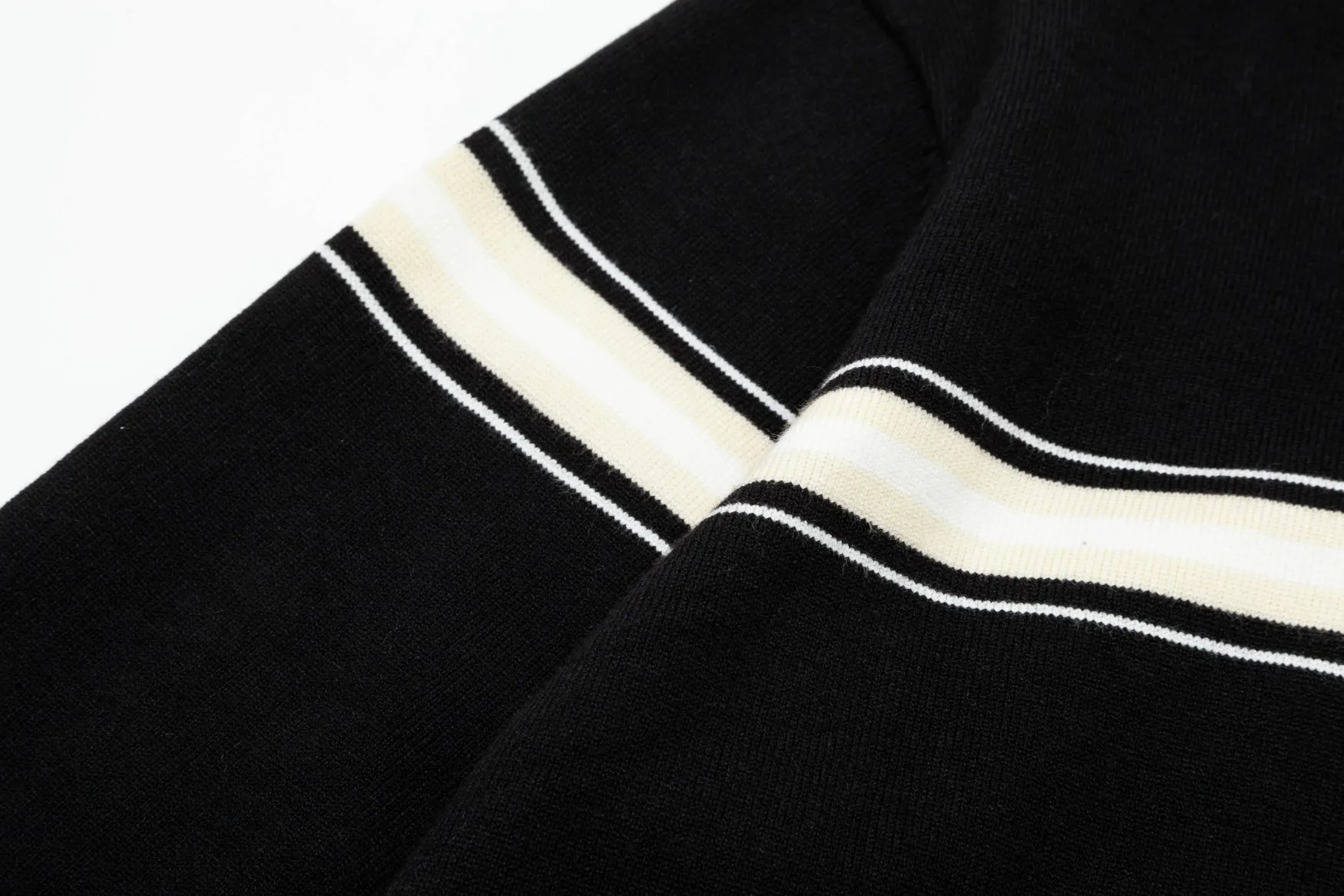 【BURBERRY 公式旗艦店】バーバリー   セーター好評に付き再入荷！ 240930