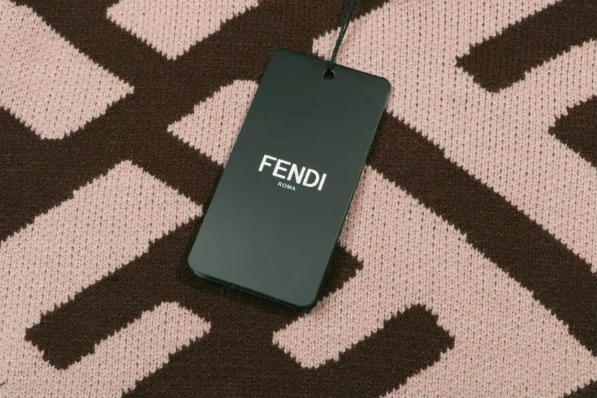 【FENDI  公式旗艦店】フェンディ  セーター好評に付き再入荷！250109