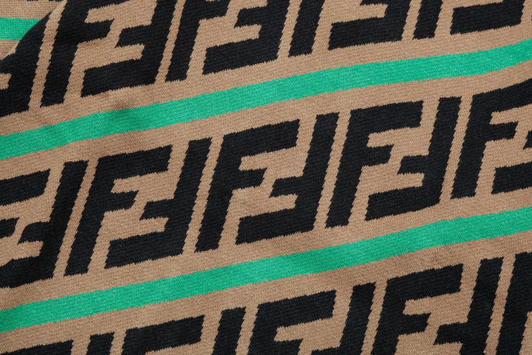 【FENDI  公式旗艦店】フェンディ セーター好評に付き再入荷！ 241101