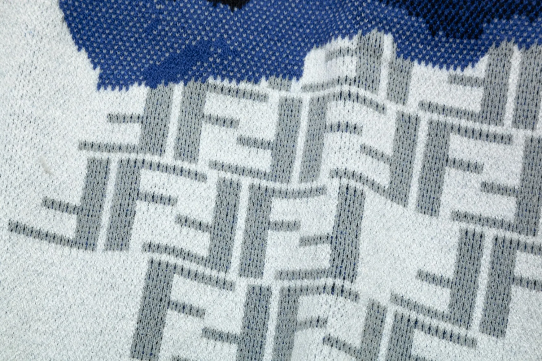 【FENDI 公式旗艦店】フェンディ   セーター好評に付き再入荷！ 240929