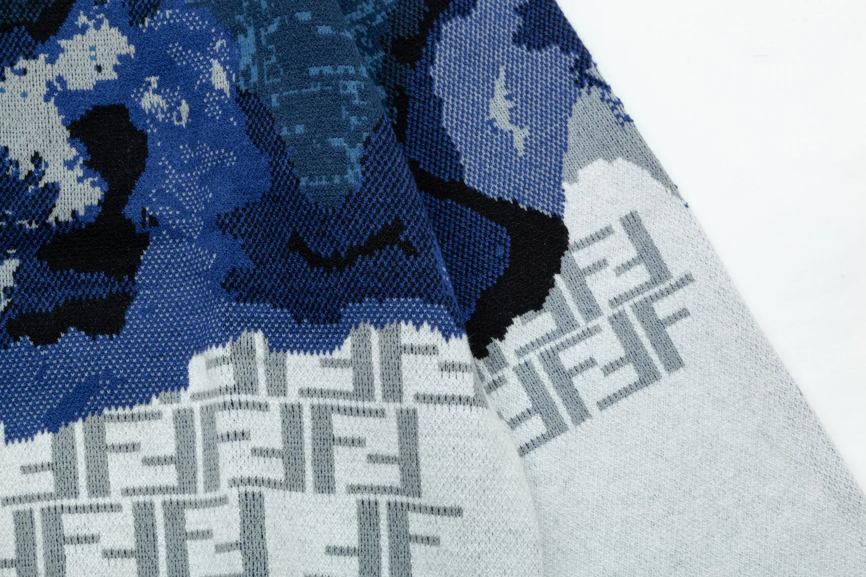 【FENDI 公式旗艦店】フェンディ   セーター好評に付き再入荷！ 240929