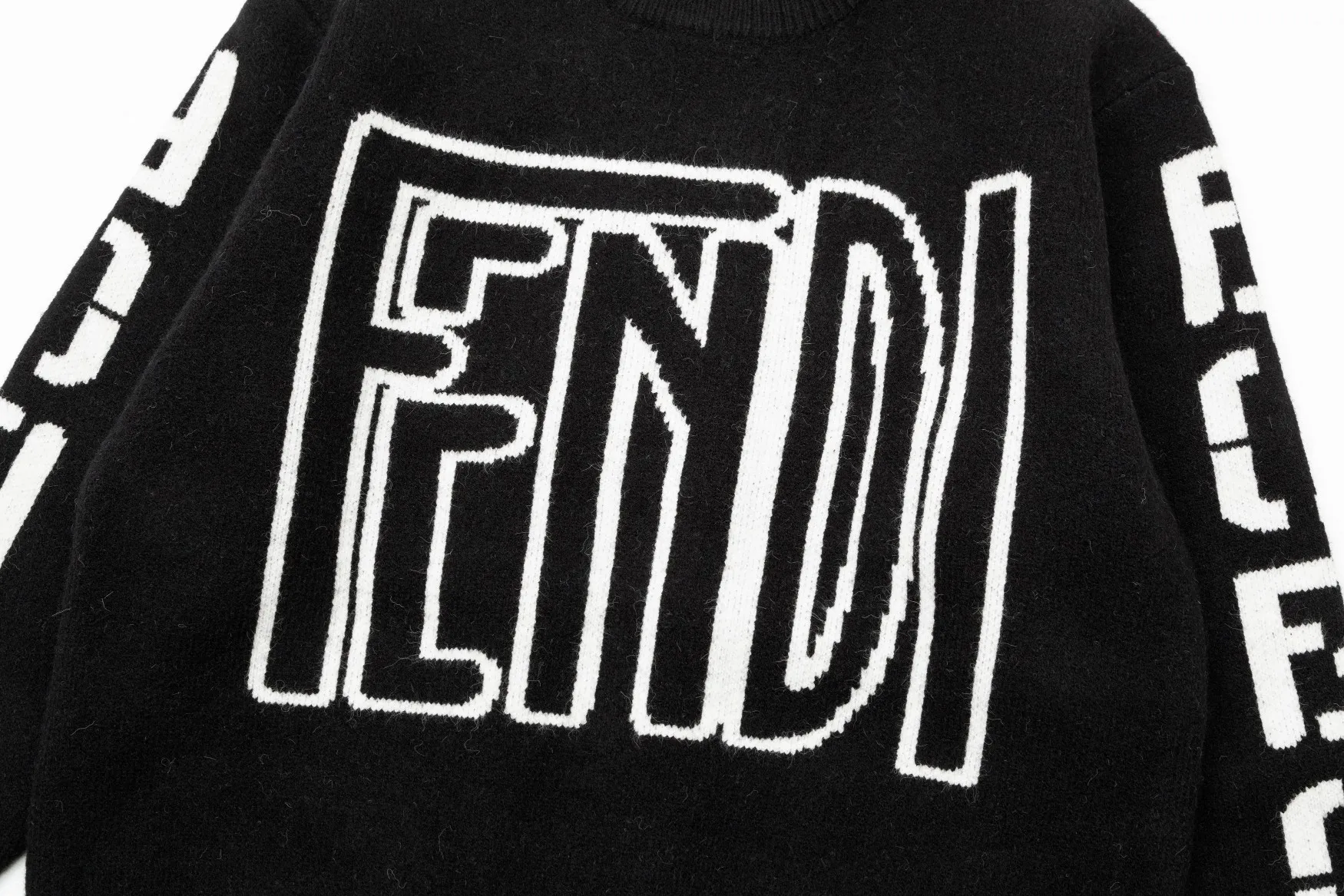 【FENDI 公式旗艦店】フェンディ   セーター好評に付き再入荷！ 240929