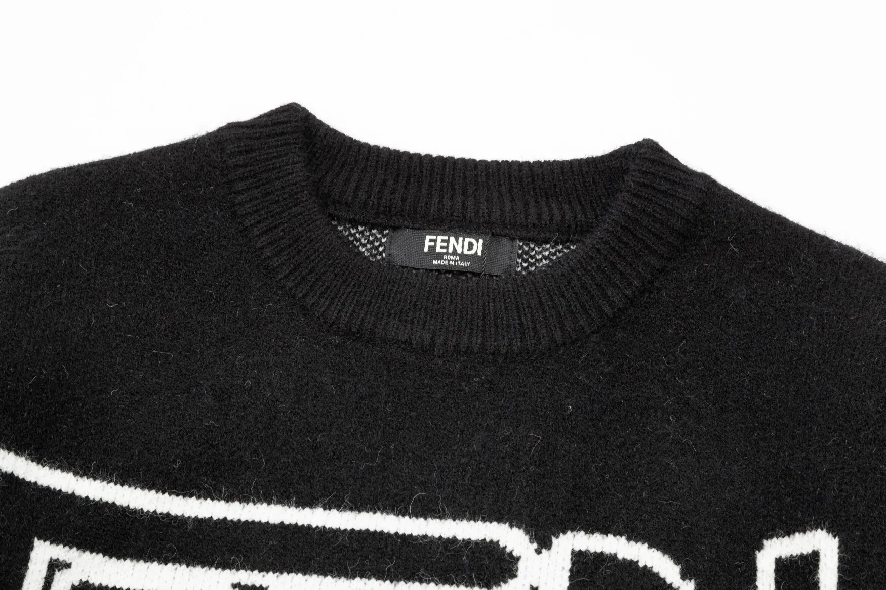 【FENDI 公式旗艦店】フェンディ   セーター好評に付き再入荷！ 240929