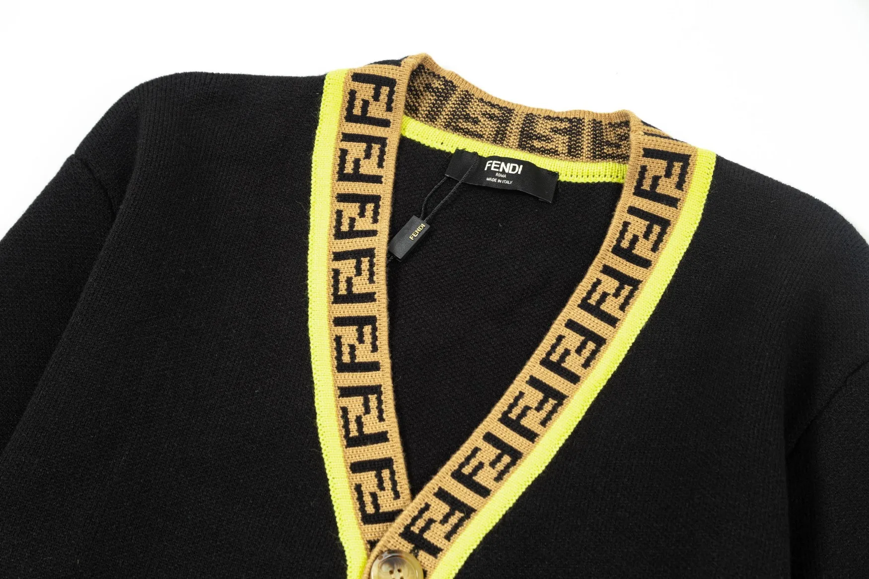 【FENDI 公式旗艦店】フェンディ   セーター好評に付き再入荷！ 240929