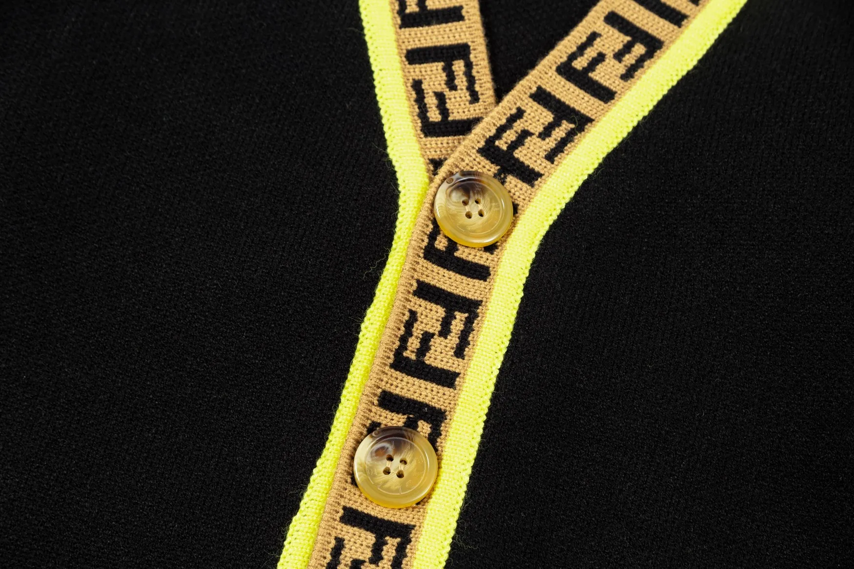 【FENDI 公式旗艦店】フェンディ   セーター好評に付き再入荷！ 240929