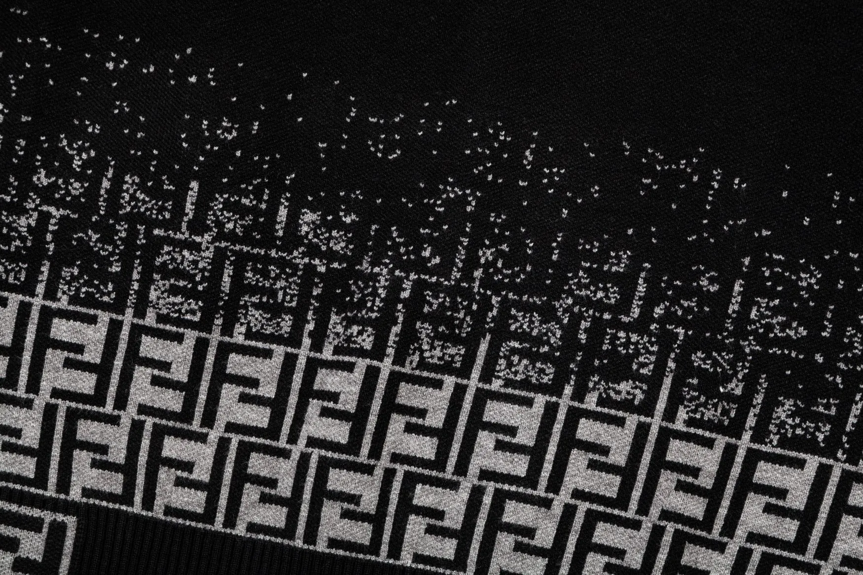 【FENDI 公式旗艦店】フェンディ   セーター好評に付き再入荷！ 240929