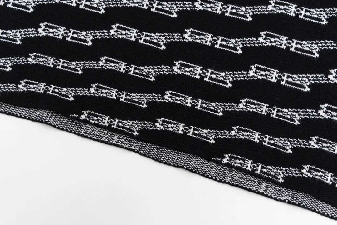 【BALENCIAGA  公式旗艦店】バレンシアガ   セーター好評に付き再入荷！ 250109