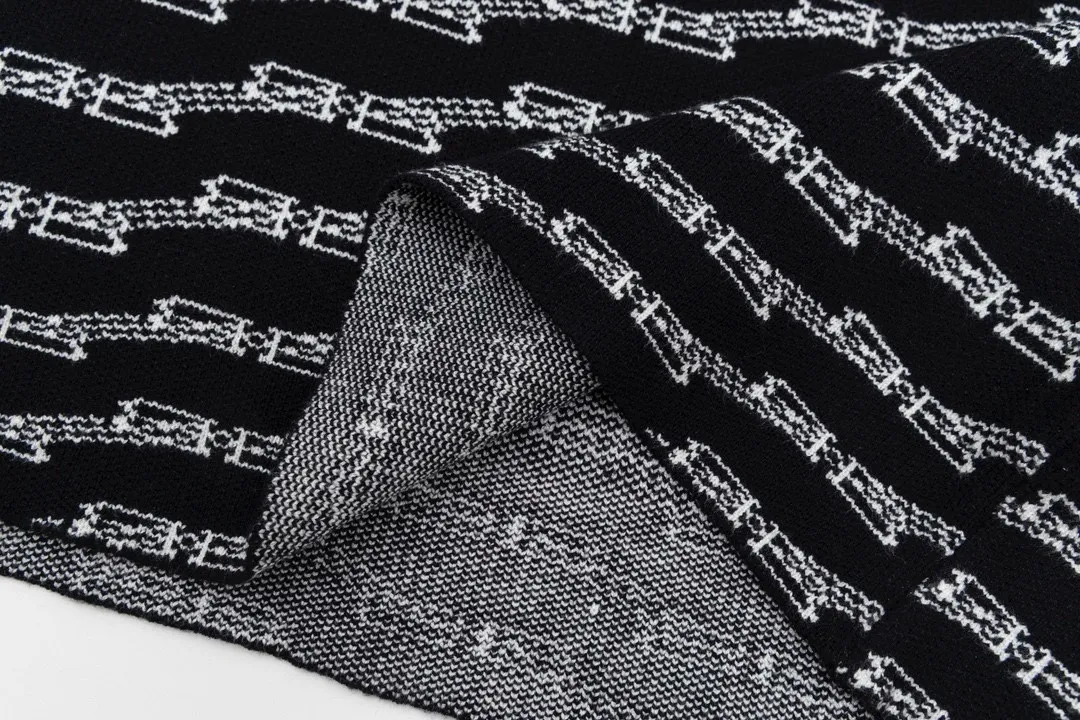 【BALENCIAGA  公式旗艦店】バレンシアガ   セーター好評に付き再入荷！ 250109