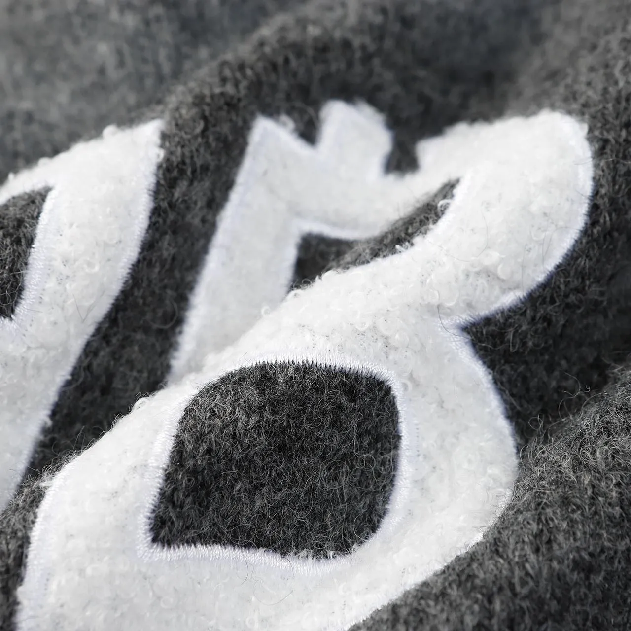 【BALENCIAGA  公式旗艦店】バレンシアガ   セーター好評に付き再入荷！ 241101