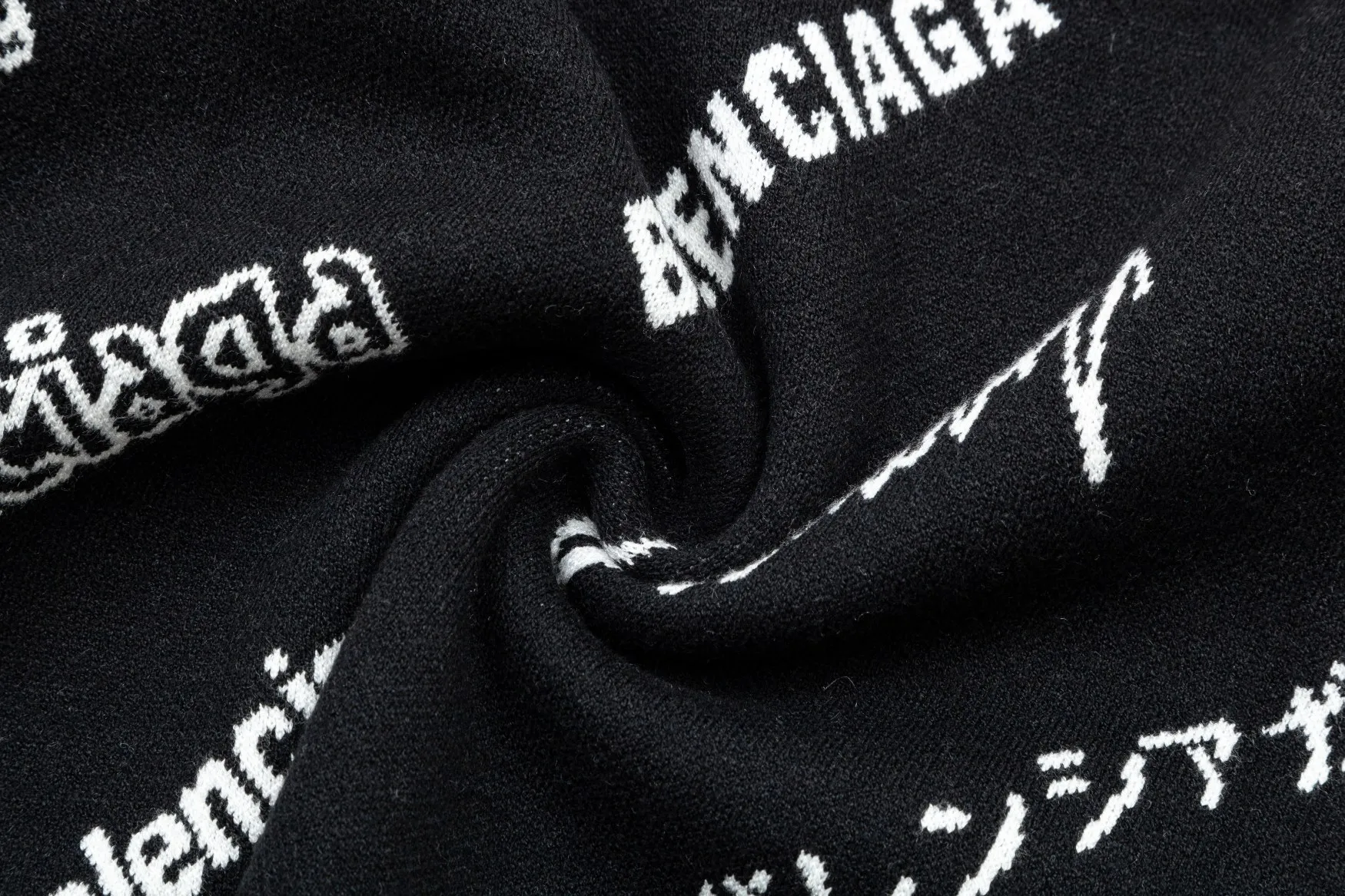 【BALENCIAGA   公式旗艦店】バレンシアガ  セーター好評に付き再入荷！ 240930