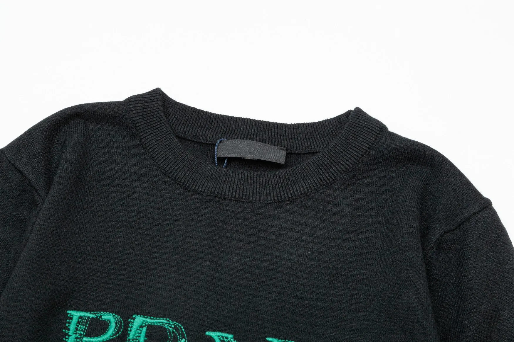 【PRADA 公式旗艦店】プラダ  セーター好評に付き再入荷！ 240930