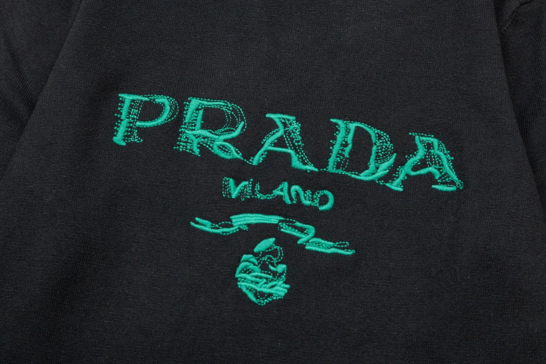 【PRADA 公式旗艦店】プラダ  セーター好評に付き再入荷！ 240930